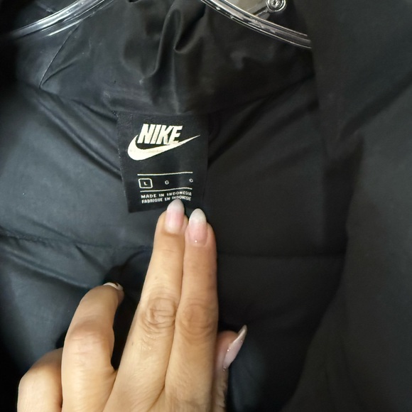 Nike Men's Black Puffer Jacket - Picture 8 of 13